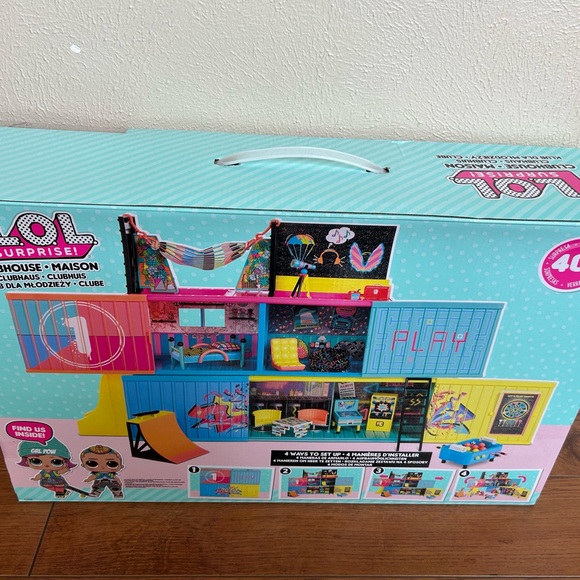 L.O.L. Surprise! Blue and Pink Clubhouse/Dollhouse with Accessories - Picture 3 of 5